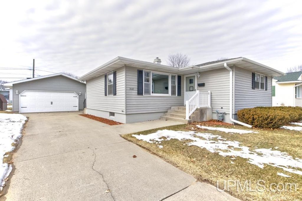 3021 16th Street, Menominee, MI 49858