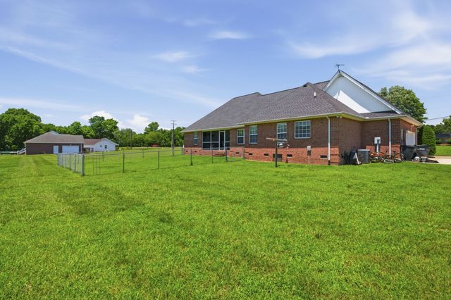 465 Old 25 Loop Road, Castalian Springs, TN 37031