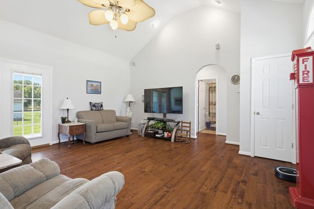 465 Old 25 Loop Road, Castalian Springs, TN 37031