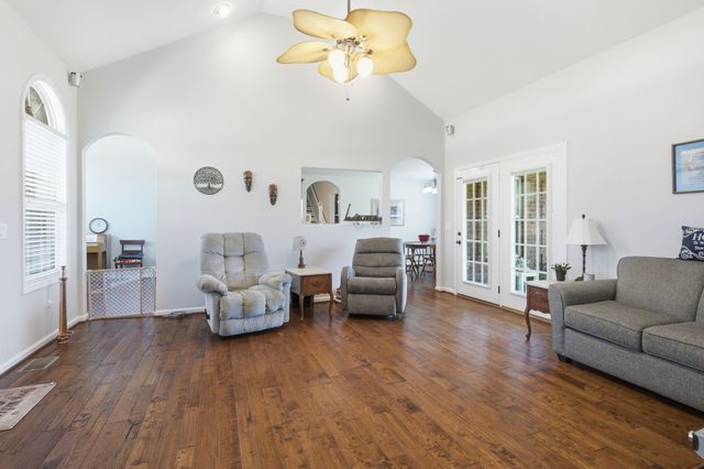465 Old 25 Loop Road, Castalian Springs, TN 37031
