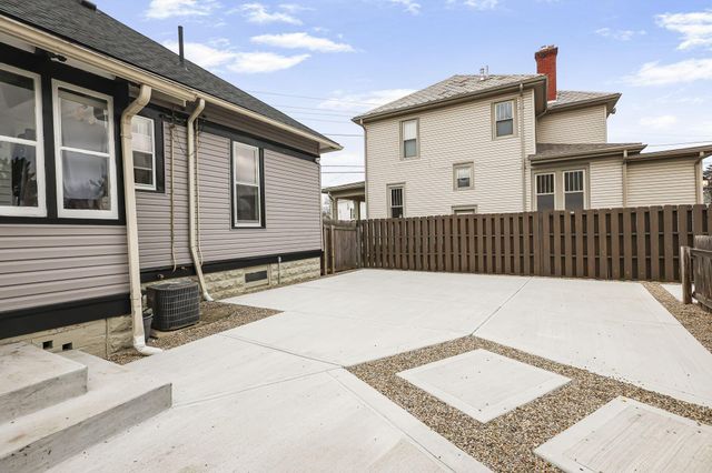 94 W Waterloo Street, Canal Winchester, OH 43110