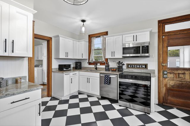 94 W Waterloo Street, Canal Winchester, OH 43110