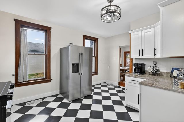 94 W Waterloo Street, Canal Winchester, OH 43110