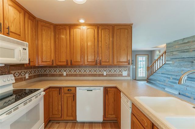 30694 County Highway, Elroy, WI 53929