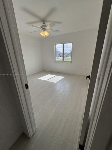 800 NW 44th Ave 4, Miami, FL 33126