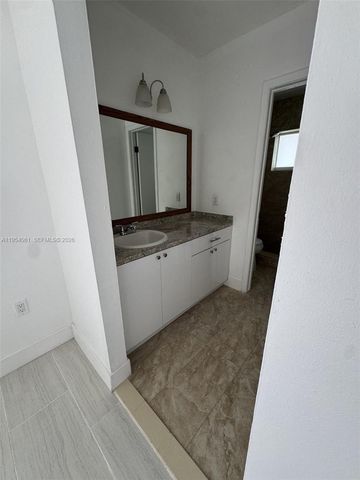 800 NW 44th Ave 4, Miami, FL 33126