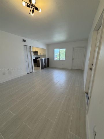 800 NW 44th Ave 4, Miami, FL 33126