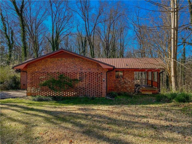 707 Campbell Town Road, Walhalla, SC 29691