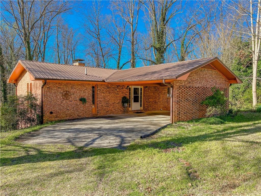 707 Campbell Town Road, Walhalla, SC 29691
