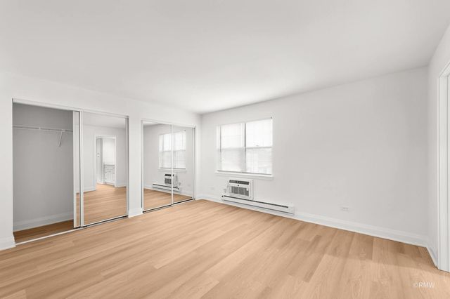 226 S Rush Street 3B, Itasca, IL 60143