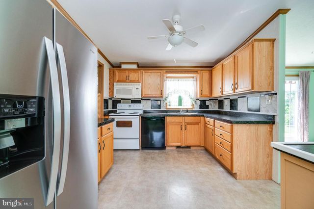 69 BAUER DR, Lebanon, PA 17046