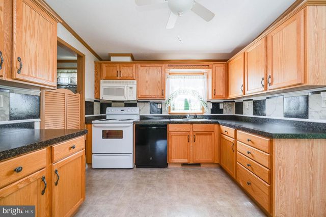69 BAUER DR, Lebanon, PA 17046