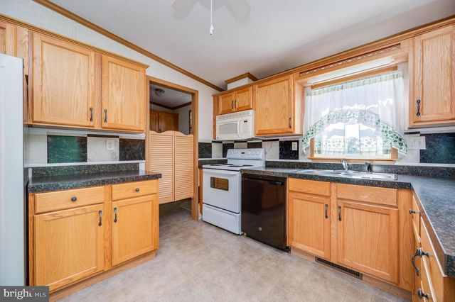 69 BAUER DR, Lebanon, PA 17046