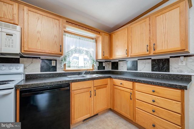 69 BAUER DR, Lebanon, PA 17046