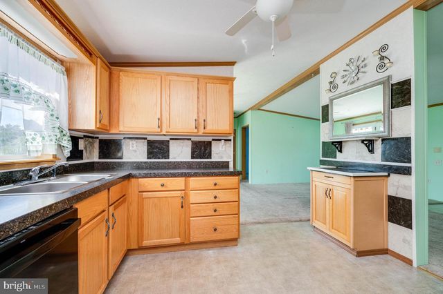 69 BAUER DR, Lebanon, PA 17046