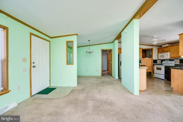 69 BAUER DR, Lebanon, PA 17046