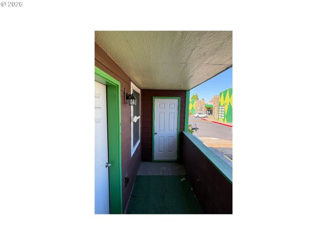 9230 Se DIVISION St 206, Portland, OR 97266