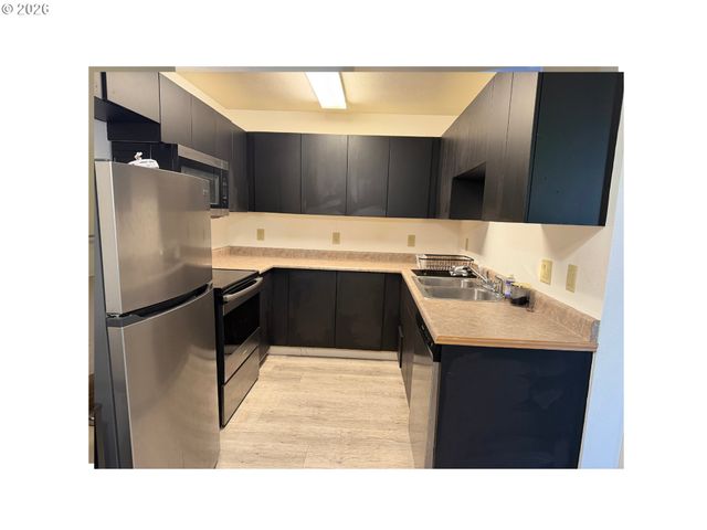 9230 Se DIVISION St 206, Portland, OR 97266