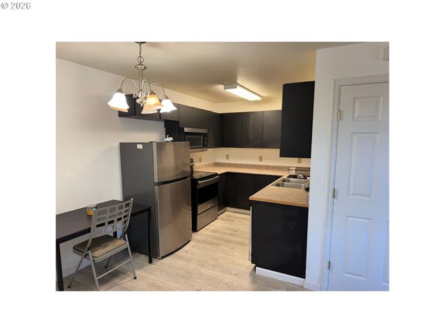 9230 Se DIVISION St 206, Portland, OR 97266