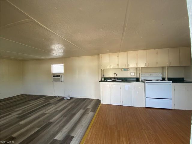 7814 Breeze DR, North Fort Myers, FL 33917