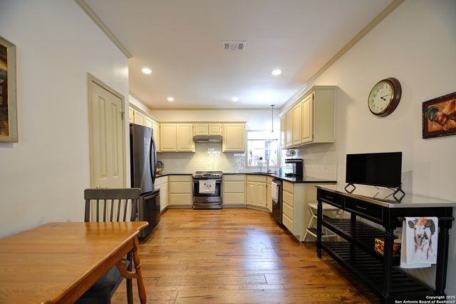 215 Canyon Creek, Kerrville, TX 78028