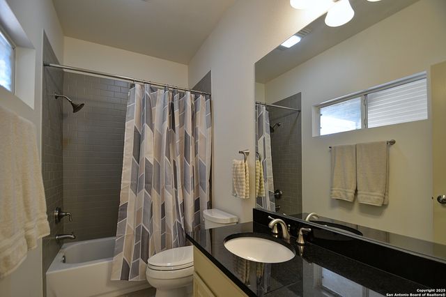 215 Canyon Creek, Kerrville, TX 78028