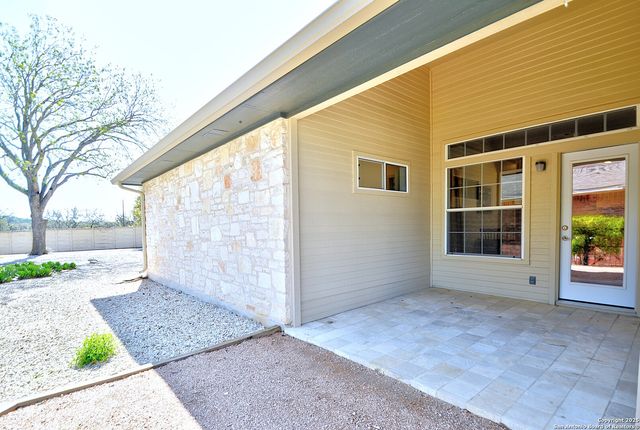 215 Canyon Creek, Kerrville, TX 78028