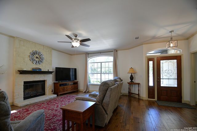 215 Canyon Creek, Kerrville, TX 78028