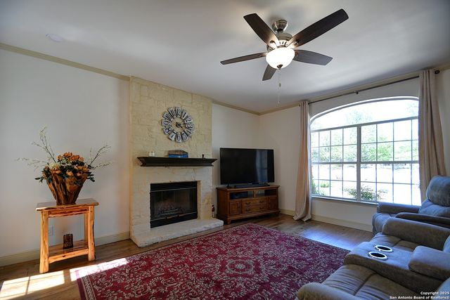 215 Canyon Creek, Kerrville, TX 78028