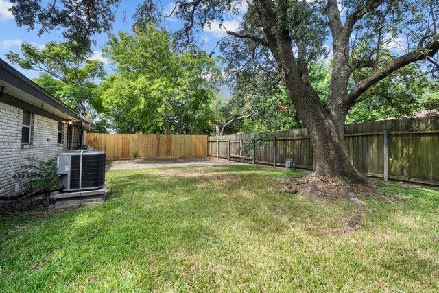2106 19th Avenue N, Texas City, TX 77590