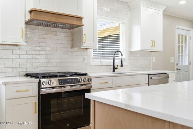 1510 Vivian Ln, Louisville, KY 40205