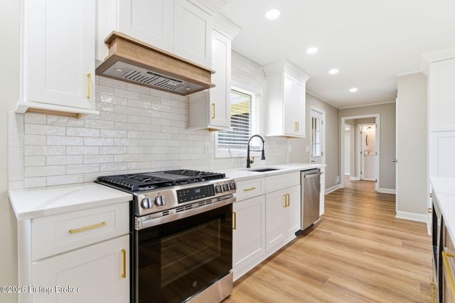 1510 Vivian Ln, Louisville, KY 40205