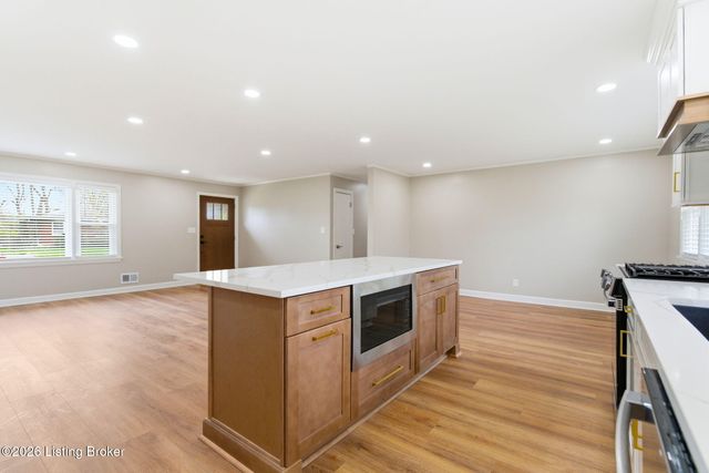 1510 Vivian Ln, Louisville, KY 40205