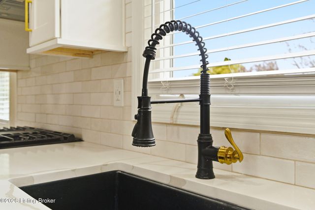 1510 Vivian Ln, Louisville, KY 40205