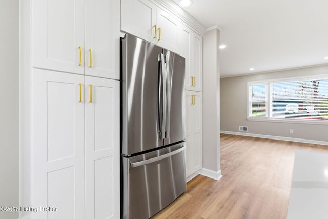 1510 Vivian Ln, Louisville, KY 40205