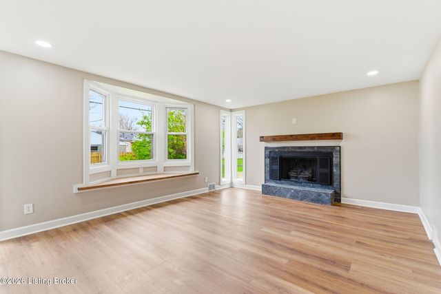 1510 Vivian Ln, Louisville, KY 40205