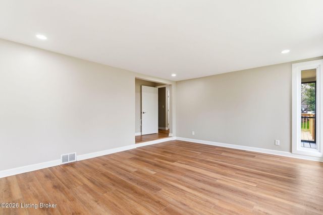 1510 Vivian Ln, Louisville, KY 40205