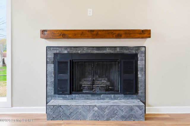 1510 Vivian Ln, Louisville, KY 40205