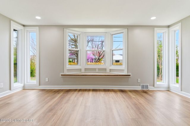 1510 Vivian Ln, Louisville, KY 40205