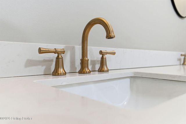 1510 Vivian Ln, Louisville, KY 40205