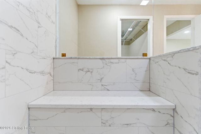 1510 Vivian Ln, Louisville, KY 40205