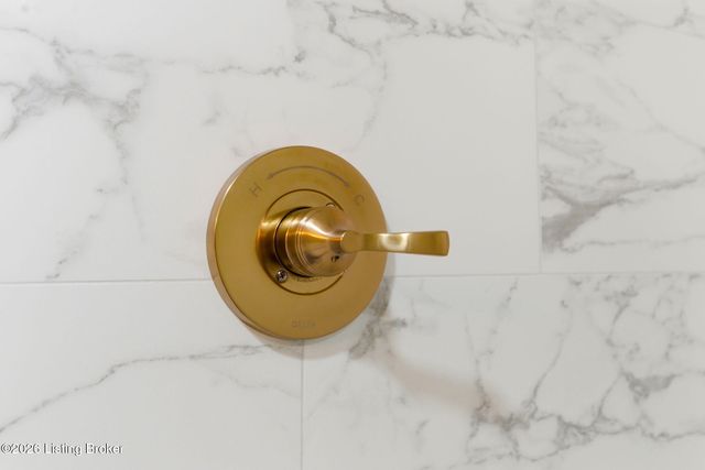 1510 Vivian Ln, Louisville, KY 40205