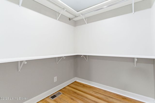 1510 Vivian Ln, Louisville, KY 40205