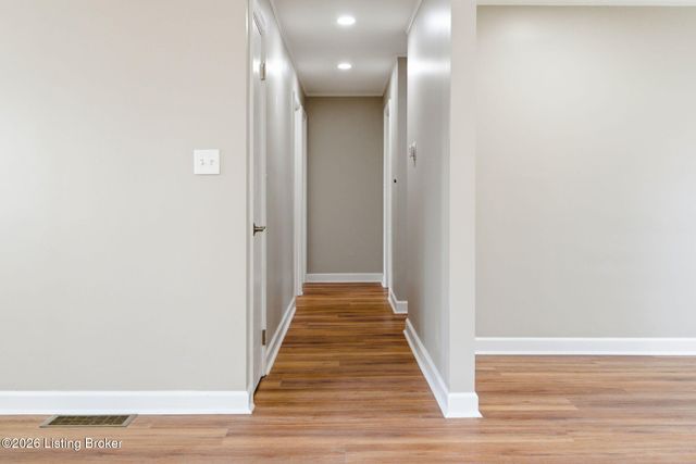 1510 Vivian Ln, Louisville, KY 40205