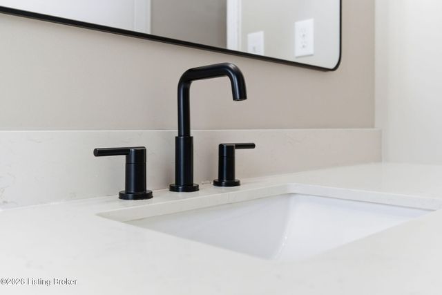 1510 Vivian Ln, Louisville, KY 40205