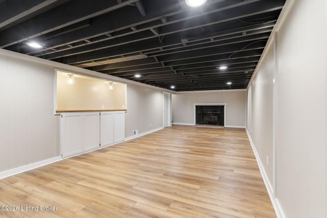 1510 Vivian Ln, Louisville, KY 40205