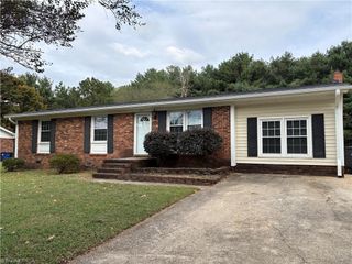 3213 Meadow Lane, Winston-salem, NC 27107