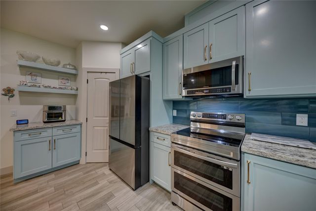 305 Pinehurst Dr Drive, New Ulm, TX 78950