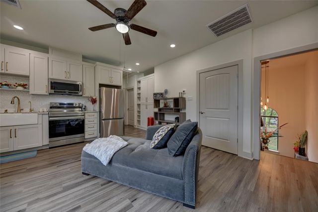 305 Pinehurst Dr Drive, New Ulm, TX 78950