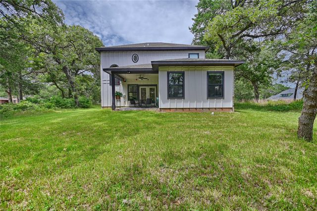 305 Pinehurst Dr Drive, New Ulm, TX 78950